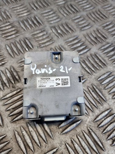 Toyota yaris cross steering - cross,