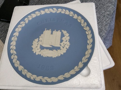 Wedgwood christmas plate - plate, 1982