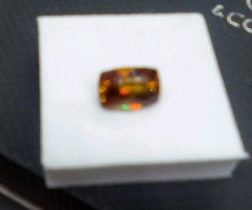 6ct multi colour sphene - 1.6ct, multi-colour