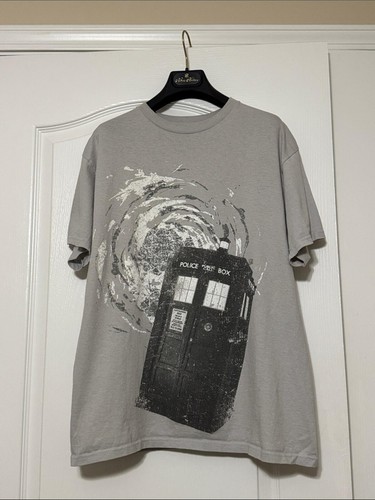Doctor who tardis graphic tee - who,