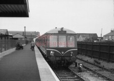 PHOTO  DMU 3 CAR SUBURBAN SET