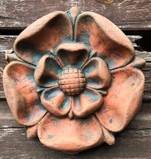 Tudor Rose decorative round Wall plaque frost proof stone tile 22cm w