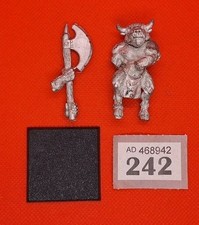 Warhammer Chaos Beastman Minotaur with Two Handed Weapon Beastmen Metal 1998