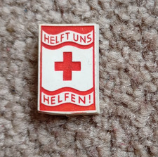 HELFT UNS HELFEN! Pin Badge -