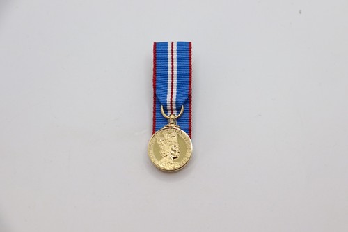 Queen golden jubilee medal - golden,