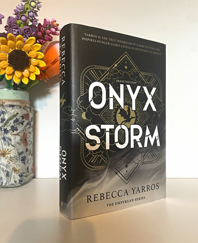 Onyx storm rebecca yarros - storm,