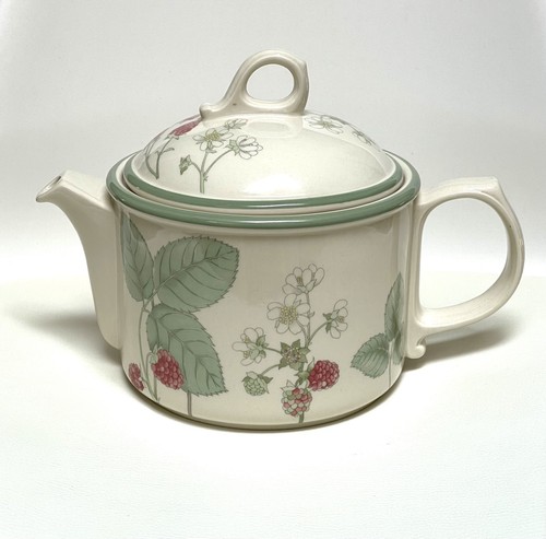 Wedgwood raspberry cane teapot - raspberry,