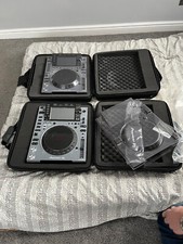 2 Pioneer CDJ's 2000 NXS2, 2 Decksavers, 2Deckcovers & 2 Pioneer flight cases