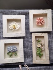 A SET OF  BEAUTIFUL VINTAGE M&S 3D HAND PAINTED FLORAL WALL PLAQUES 13.5cm