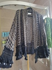 Striking Zara Lightweight