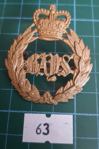 Original cap badge queens - badge:63),