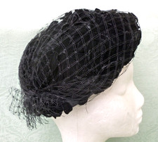 VINTAGE 1950S-60s BLACK VELVET FLOWER HAT WITH GATHERED DOT VEILING 22 "
