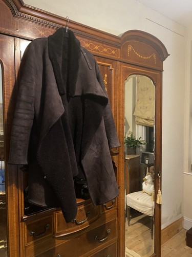 Shearing real sheepskin