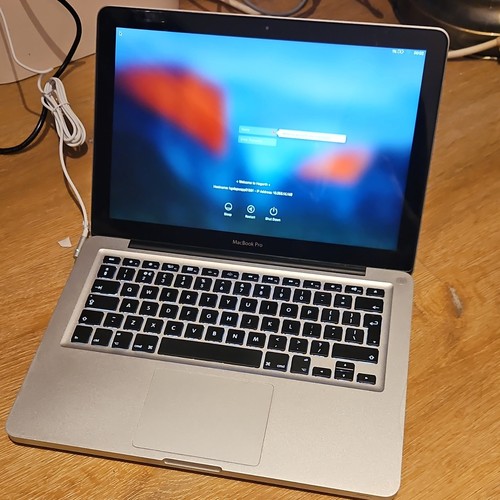 Working locked apple macbook - working,,