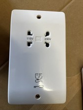 Dual Voltage Shaver Socket