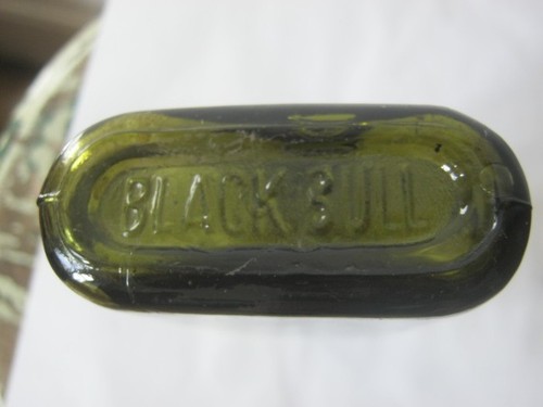 Vintage black bull whisky - black,