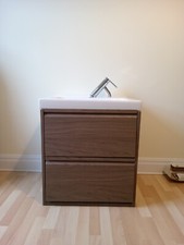 600mm vanity unit and basin