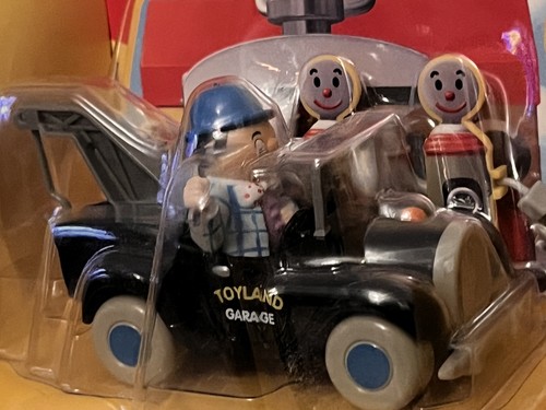 Corgi play scenes noddy - corgi, mr