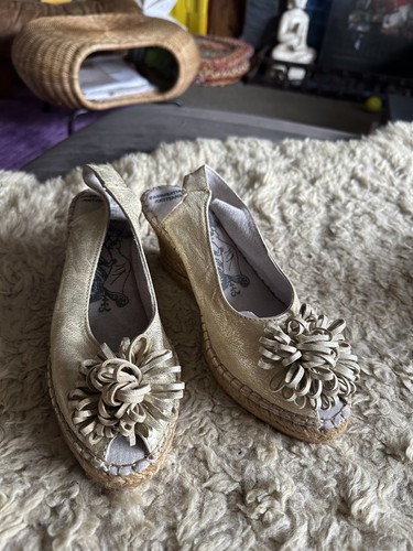 Vintage spanish gold - vintage, leather