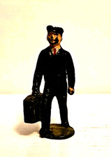 TRAIN BAGGAGE HANDLER BRITAINS