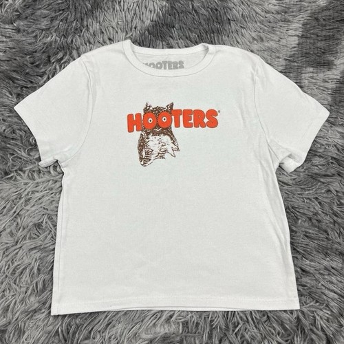 Hooters white graphic shirt - white,
