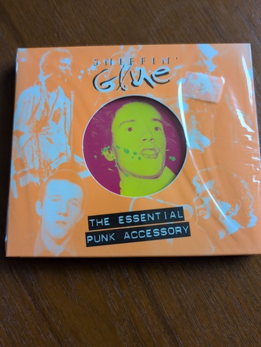 Sniffin glue the essential - -,