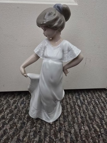Lladro nao how pretty - lladro, girl