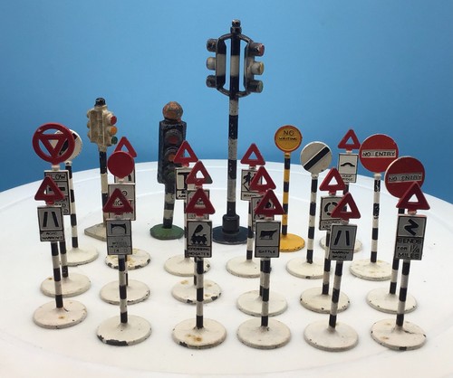 Dinky road signs - 20,