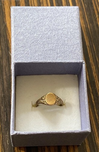 Antique gold tone - , ring