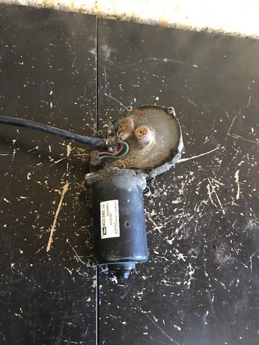Front windscreen wiper motor - front,