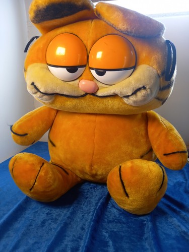 Garfield 1981 dakin plush toy - garfield,