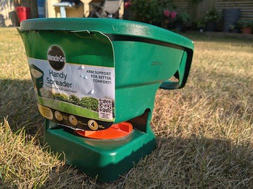 Miracle gro handy - handy, lawn
