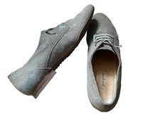A Pair of Ladies Grey/Beige Shoes by Paul Green size 4