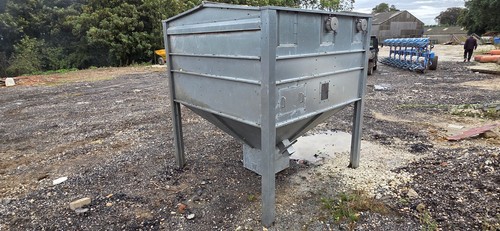 Large hopper storage bagging - hopper,