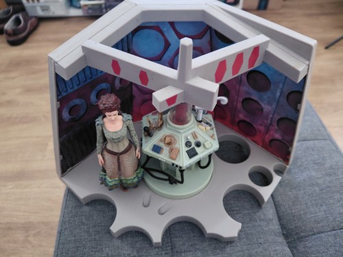 Doctor who junk tardis - doctor,