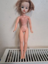 VINTAGE 1970s 1960s  PEDIGREE SINDY DOLL  1  WAIST BROKEN