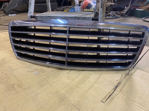 Mercedes front bonnet - grill, e