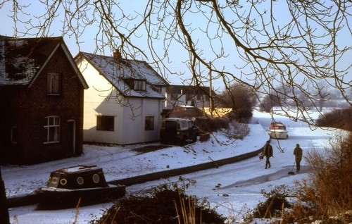 Photo 6x4 frozen canal - frozen, at