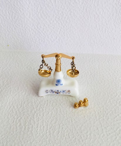 Dolls house scale - dolls,