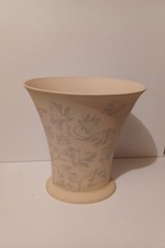 Wedgwood Interiors - pale yellow oval spray vase - excellent condition