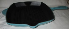 LE CREUSET SKILLETT/GRILL PAN IN TEAL APPROX 27 CMS SQUARE EXCELLENT CONDITION