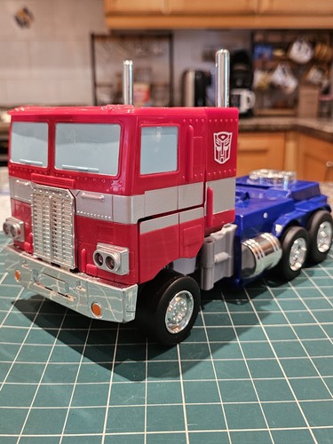 Transformers autobot optimus - autobot,