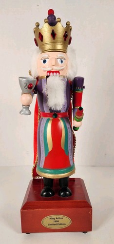 King arthur nutcracker 5 - arthur",