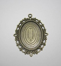 Large bezel setting oval