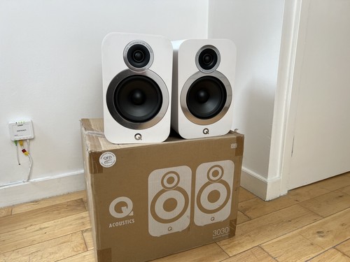 Acoustics 3030i bookshelf - q,