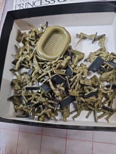 Vintage plastic toy - vintage, soldiers