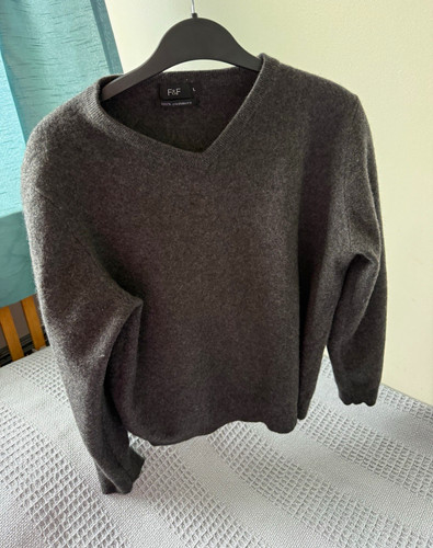 Grey cashmere knit - grey,