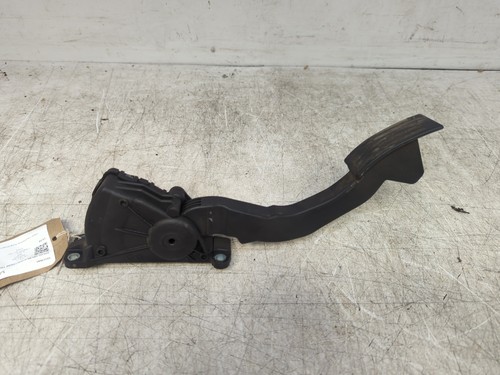 Volvo v50 throttle pedal 2005 - volvo,