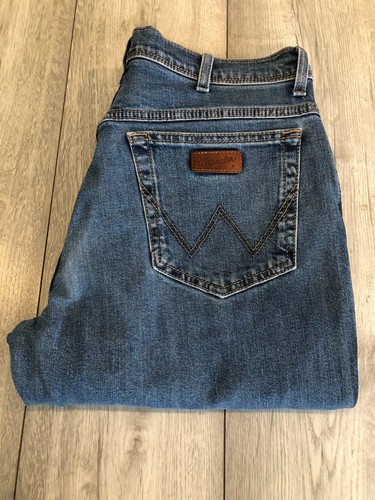 Men wrangler regular stretch - men's,