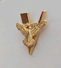 V For Victory Peace Dove Pin Badge